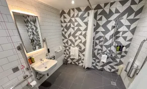 Holiday Inn London - Whitechapel by IHG - Bathroom