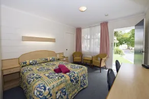 Colonial Court Motor Inn - Room