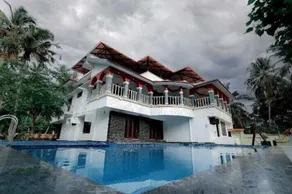Ocean Queen Palace Poovar - Pool