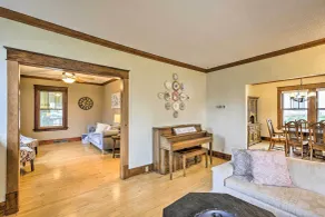 Historic Home on Beaver Dam Lake w/ Seasonal Dock - Innenbereich