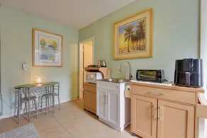 Convenient Sarasota Studio w/ Lush Backyard! - Interior
