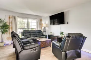 Louisville Home w/ Large Yard: 15 Mi to Downtown! - Interior