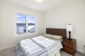 Modern Beautiful Calgary Home - Room