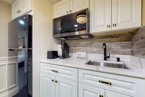 Nurse-ready Studio Retreat! 2 Mi to Dtwn Holyoke - Interior