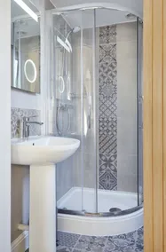 The Old New Inn - Bathroom