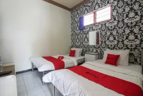RedDoorz near Sarangan Lake - Zimmer