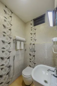 Hotel Ramraj Regency - Bathroom
