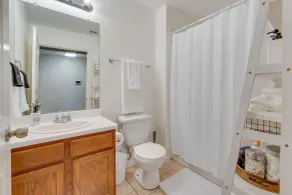 Sunny Universal City Home about 18 Mi to San Antonio! - Salle de bain