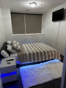 LUXURY DOWNTOWN CONDO TWO BEDROOM - Chambre