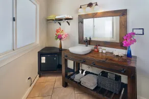 Two Sandals – A Boutique Hotel - Bathroom