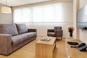 Sercotel Logroño Suites - Spisning på værelset