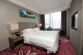 La Perle International Hotel - Room