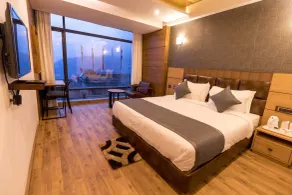 The Regal Hotel & Lounge - Room
