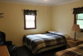 Hill View Motel and Cottages - Room