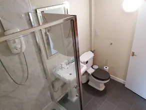 The Crown Aldbourne - Bathroom