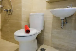 Elegant Studio Apartment at Springwood Residence - Bathroom