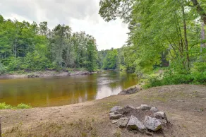 River Access On-site: Schroon Lake Gem on 21 Acres - Innenbereich