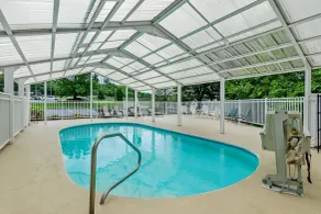 Quality Inn & Suites Bristol North - Pool