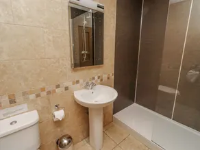 Home Stead Cottage - Bathroom