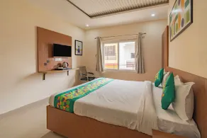 Treebo Raj Palace - Room