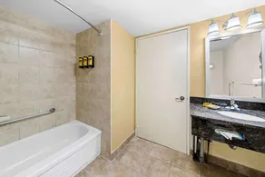 Best Western Plus Mariposa Inn & Conference Centre - Salle de bain