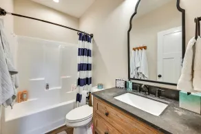Luxe Kentucky Cabin Rental ~ 36 Mi to Mammoth Cave - Interior