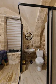 Rova Hostel - Bathroom