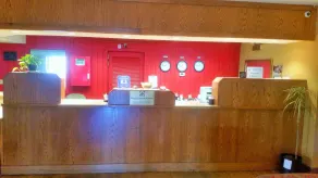 Ramada by Wyndham Albuquerque Airport - Resepsjon