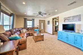 Mcalester Cottage w/ 30 Private Acres & Ponds! - Interior