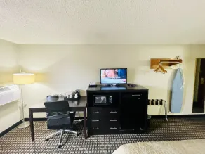 Super 8 by Wyndham Clear Lake - Room