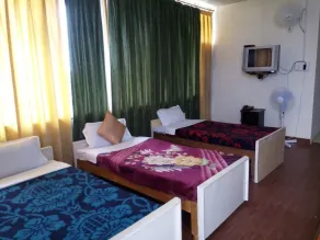 Skyview Stays I Party Lawns I Adjacent The Good Club I 1km Sukhna lake,Rock Garden & High Court I - Room