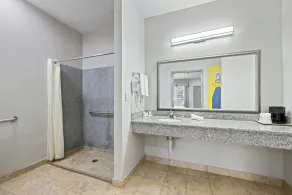 Days Inn by Wyndham Kenedy Karnes City - Salle de bain
