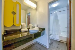 Studio 6-San Antonio, TX - Airport - Salle de bain