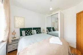 Spacious 5-Bedroom House in Berkshire - Perfect Family Retreat - Zimmer