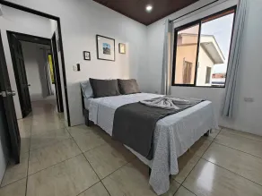 AJ Suites - Modern Beach Apartments with Pool and Full Kitchen - Zimmer