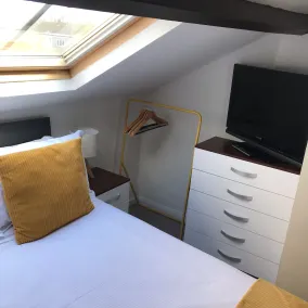 The Apple House - Room