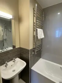 The Mary Mount Hotel - Baño