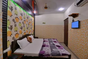 Hotel Dharam Villa - Room