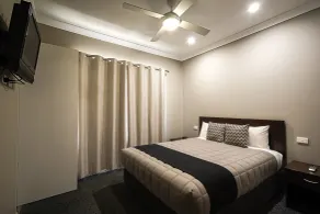 Akuna Motor Inn and Apartments - Room