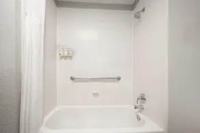 La Quinta by Wyndham Raleigh Cary - Salle de bain
