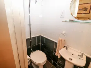 Mary Rose Cottage - Bathroom