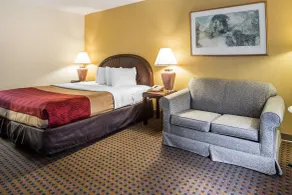 Rodeway Inn & Suites Carrollton - Room