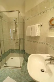 Oldtimer Motorhotel Guntramsdorf - Bathroom