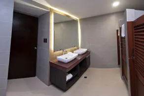 Vigan Plaza Hotel - Bathroom