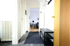 Hringbraut 90 - Interior entrance