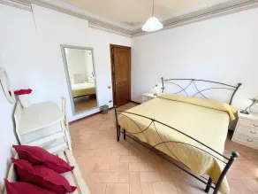 Central Spoleto Apartment With Large Sunny Terrace With Views - Værelse