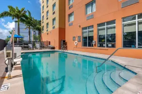 Comfort Suites Fort Lauderdale Airport South & Cruise Port - Piscina