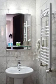Day Room Art Hotel - Bathroom