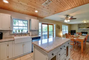 Paradis familial ensoleillé en bord de lac avec terrasse et 2 kayaks - Intérieur