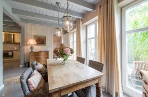 Bauernkate Seerose mit Kamin - Spiseområde på rommet
